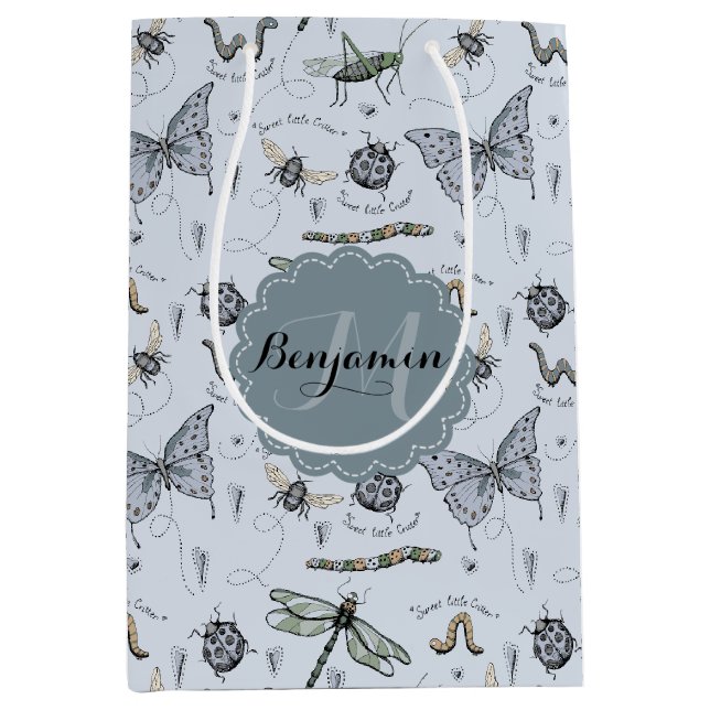 Mit Monogramm blaue Bugs und Insekten Junge Dusche Mittlere Geschenktüte (Vorderseite)