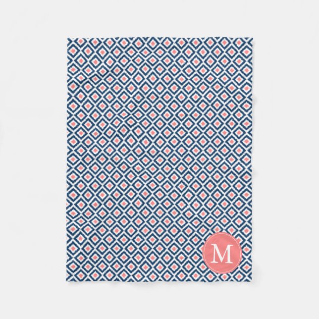Mit Monogramm Blue Coronds Diamonds Ikat Pattern Fleecedecke (Vorderseite)