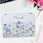 Mit Monogramm Blue Watercolor Wildblume Garden iPad Pro Cover<br><div class="desc">Fügen Sie Ihrem iPad eine persönliche Touch mit unserem Mit Monogramm Blue Watercolor Wildblume Garden Cover hinzu. Genießen Sie die Schönheit der blauen Kornblumen - perfekt für Blumenfreunde,  die ein modernes,  elegantes Ambiente suchen.</div>