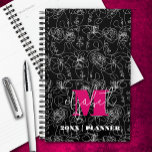 Mit Monogramm Blume und Gesichter Planer<br><div class="desc">Dieser personalisierte Planer enthält Ihr Monogramm und Ihren Vornamen in schicker Schrift auf einem Hintergrund einer Skizze von Blume und Gesichtern auf schwarz, oder jede Farbe, die Sie mit unseren Bearbeitungswerkzeugen wählen. Ideal für sich selbst oder ein gutes Geschenk für jeden Anlass.</div>