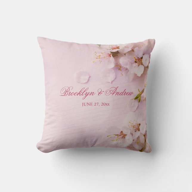 Mit Monogramm Cherry Blossom Elegante Hochzeitskis Kissen (Vorderseite)