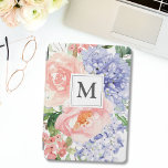 Mit Monogramm Farbe Blau Rosa Frühling Blüte iPad Pro Cover<br><div class="desc">Personalisieren Sie Ihre Technik mit unserer Mit Monogramm Watercolor Blue Pink Spring Floral iPad Air Cover. Mit einer reizvollen Aquarellmischung aus blauer Hydrangea,  rosa Peony und Rose bringt diese pastellfarbene Schönheit das Wesen des Frühlings in Ihr Gerät. Stilvoll,  einzigartig und eine Touch botanischen Glücks!</div>