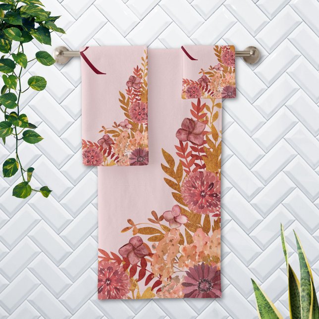 Mit Monogramm Gold Burgund Fall Floral Badhandtuch Set (In situ Bathroom wall)