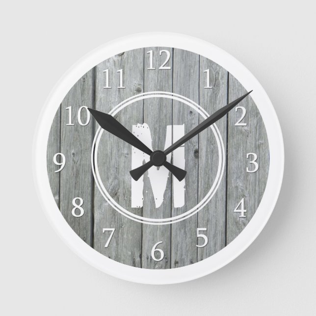 Mit Monogramm graues, gestörtes Holz Runde Wanduhr (Vorderseite)
