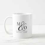 Mit Monogramm Hochzeit Kaffeetasse<br><div class="desc">Moderne Minimalistische Monogram Hochzeitsszene für Neuvermählte. Ehe, Sake. Initialen und Namen.</div>