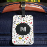 Mit Monogramm Las Vegas Pool Party Muster Gepäckanhänger<br><div class="desc">Ein modernes,  Single Buchstaben Monogramm und Las Vegas Pool Party inspiriert Muster von Ketten,  goldenen Zähnen,  Diamanten,  Poker Chips,  Sonnenbrille,  Bikinis und Martinis bringen das Party zum Gepäck für diese Girl-Freunde Wochenende,  Bachelor oder Bachelorette Wochenende.</div>