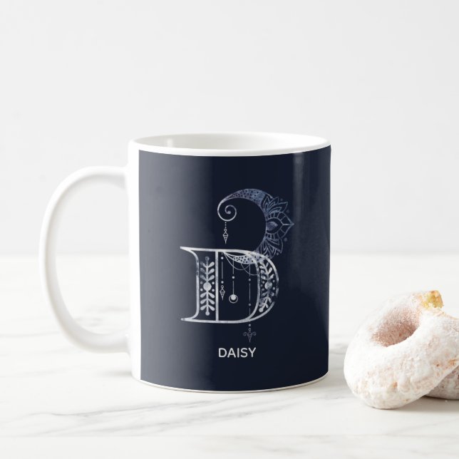 Mit Monogramm Letter D Boho Crescent Moon Mandala Kaffeetasse (Mit Donut)