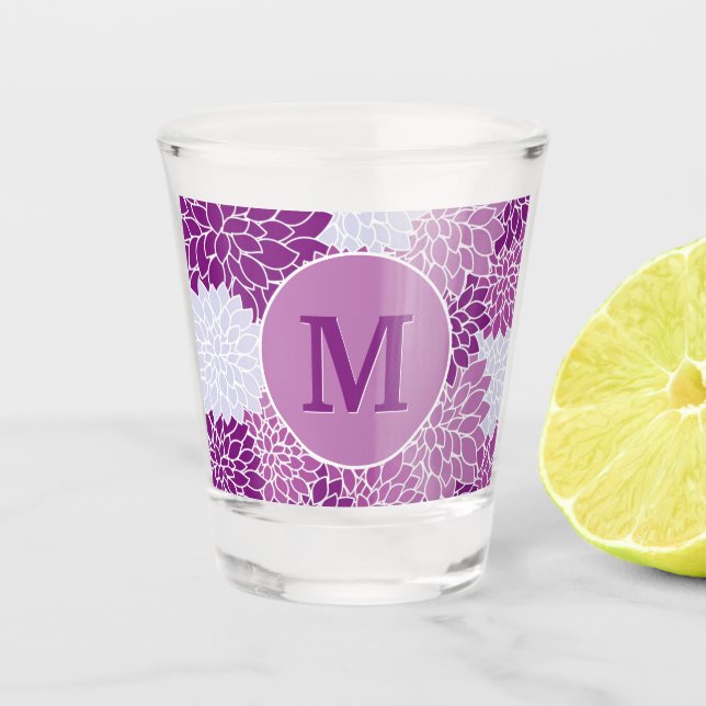 Mit Monogramm Lila Blumenmuster Schnapsglas (Vorderseite)