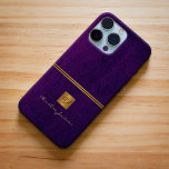 Mit Monogramm, lila Goldluxus Case-Mate iPhone Hülle<br><div class="desc">Exklusiv aussehendes Büro oder persönliches mit Monogramm Telefongehäuse mit einem vergoldeten Metallquadrat aus Kupfer mit Ihren Monogramm-Namen-Initialen und einem glitzernden Streifen über einem stilvollen lila indigo Imitat Lederhintergrund. Geeignet für kleine Unternehmen, Firmenfachleute oder selbstständige Geschäftsleute, Stylist- und Markenfachleute, Makeup-Künstler oder Schönheitssalons, Boutique- oder Ladenmanager. Bitte beachten Sie, dass die Ledertextur...</div>