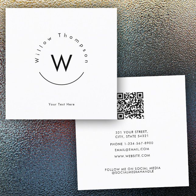 Mit Monogramm minimalistischer moderner QR-Code Quadratische Visitenkarte (Monogrammed Minimalistic Modern White QR Code Square Business Card)