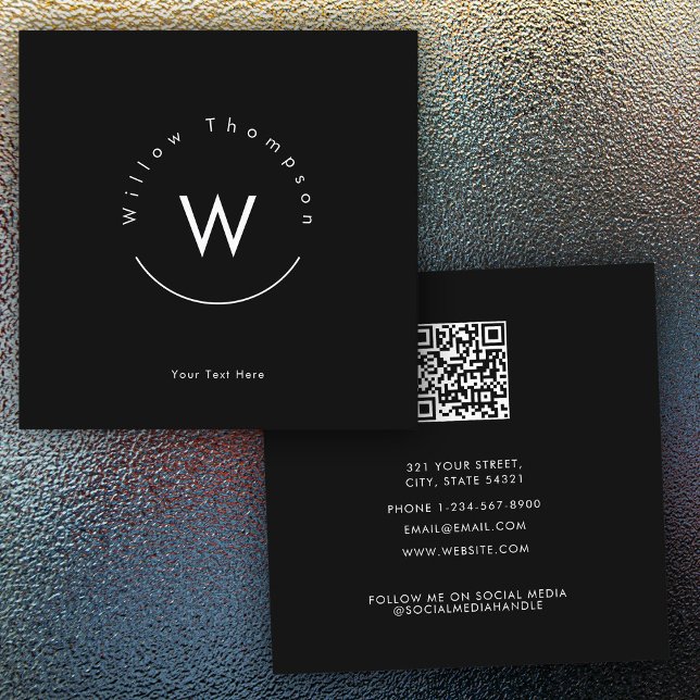 Mit Monogramm minimalistischer moderner schwarzer  Quadratische Visitenkarte (Monogrammed Minimalistic Modern Black QR Code Square Business Card)