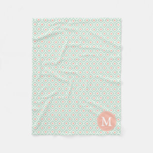 mit Monogramm-Minze Korallendiamanten Ikat-Muster Fleecedecke