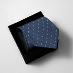 Mit Monogramm Navy Krawatte<br><div class="desc">Machen Sie ein Statement mit unserer Mit Monogramm Navy Blue Neck Tie! Personalisieren Sie es mit Ihren Initialen für ein wirklich einzigartiges Accessoire. Ideal für Hochzeiten,  feierliche Veranstaltungen oder die Eleganz des Alltags.</div>