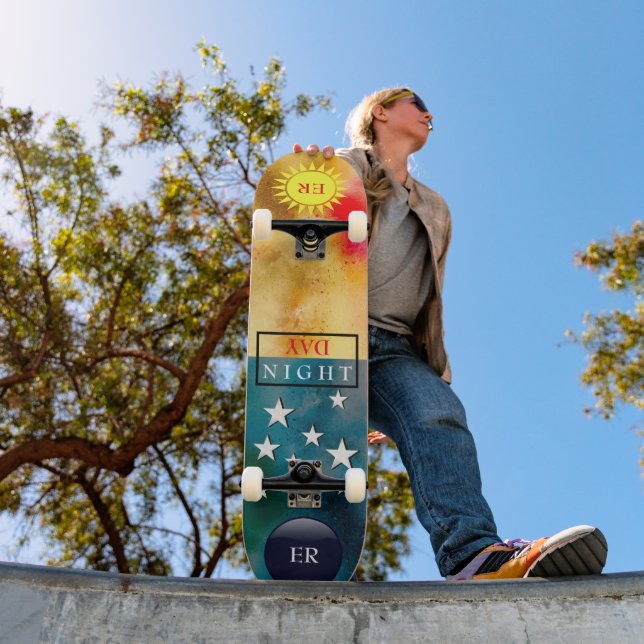 Mit Monogramm Night VS Day Skateboard (Außenbereich 1)
