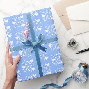 Mit Monogramm Pastel Blue XO, Herzblüte und Bräuch Geschenkpapier