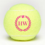 Mit Monogramm Pink Tennisbälle<br><div class="desc">Pinkfarbene,  Personalisierte Tennisbälle,  bedruckt mit einer eigenen Monogramm-Initiale,  Buchstaben in einem einfachen und modernen Lorbeerkranz-Logo. Jeder Tennisspieler würde den klassischen und eleganten Look dieser modernen mit Monogramm Übungsbälle schätzen.</div>