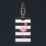 Mit Monogramm rosa Flamingo   Schwarzes   Weiße Gepäckanhänger<br><div class="desc">Ein Geschenk,  das eine Illustration einer rosa Flamingo-Silhouette kennzeichnet.  Personifizieren Sie mit Ihrem Monogramm innerhalb des Kreises auf dem Körper des Flamingos.  Hintergrund ist Schwarzweiss-Streifen.</div>