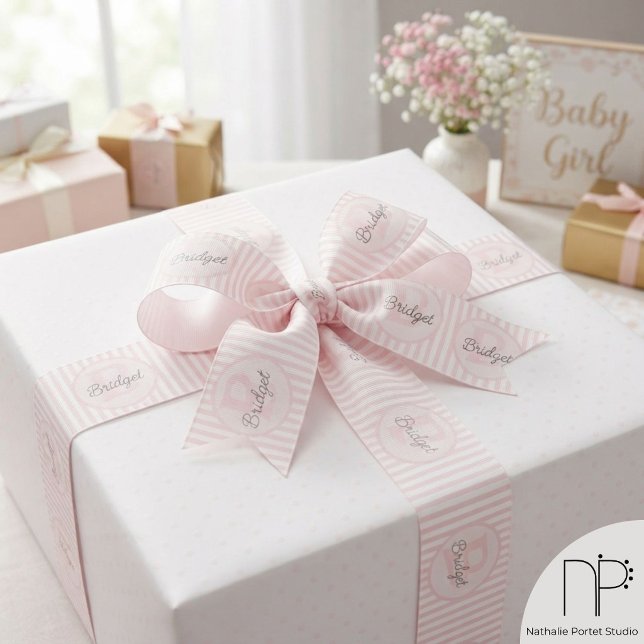 Mit Monogramm, rosa und weiß gestrichen Ripsband (Pastel pink and white striped monogram and name ribbon for baby girl for baby shower or birthday)