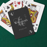 Mit Monogramm Schwarz Spielkarten<br><div class="desc">Erstellen Sie coole und moderne Spielkarten mit Familienmonogramm</div>