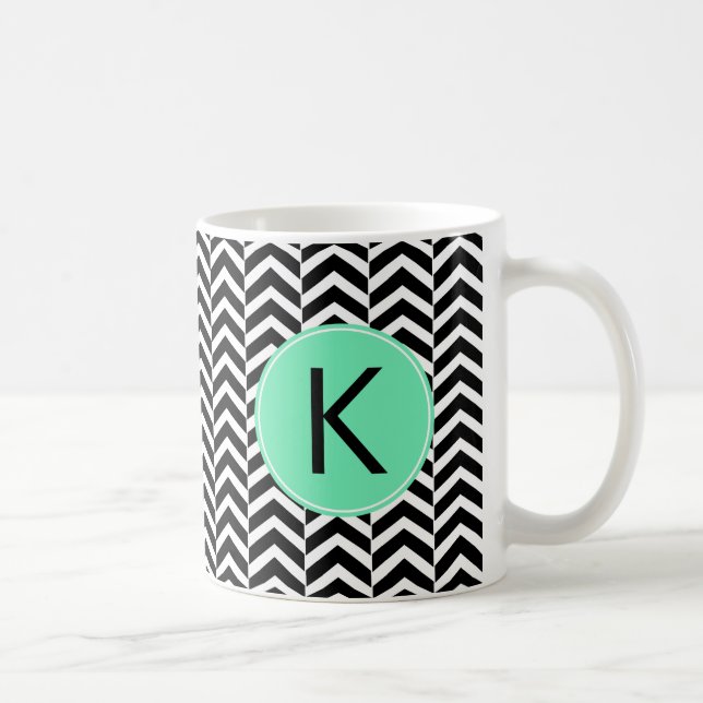 Mit Monogramm Schwarz-Weiß-Fohlen-Zickzack Muster Kaffeetasse (Rechts)