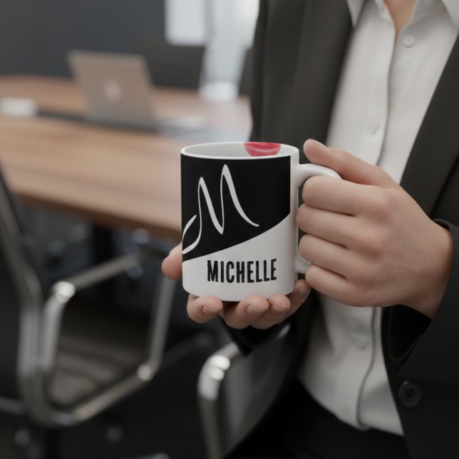 mit Monogramm Schwarz-Weiß-Split-Skript Kaffeetasse (Von Creator hochgeladen)