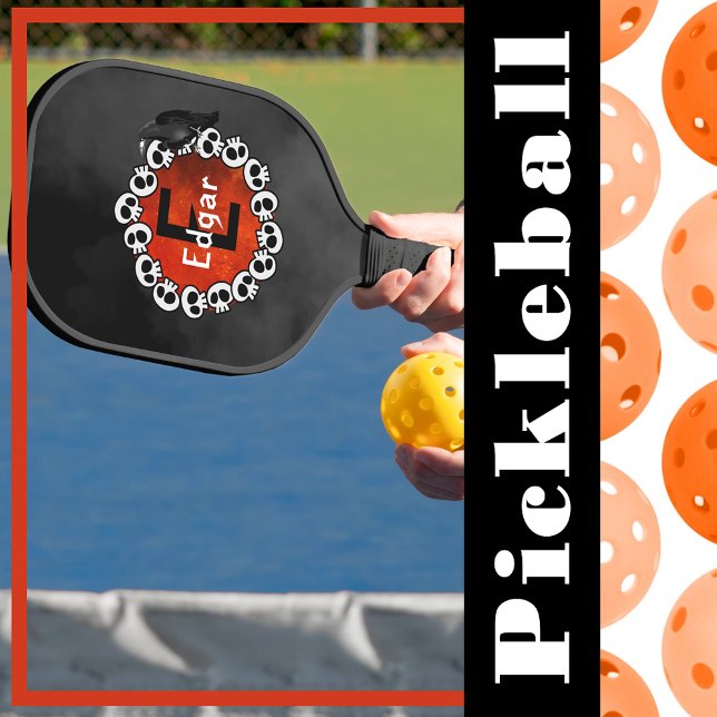 Mit Monogramm schwarzer Raven und Burnt Orange Moo Pickleball Schläger (Monogrammed Smoky Black Raven & Burnt Orange Moon Pickleball Paddle)