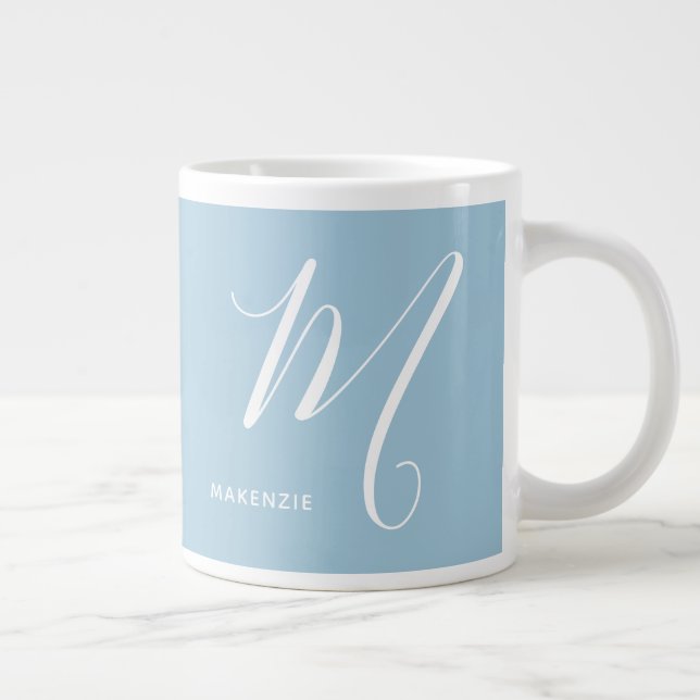 Mit Monogramm Script Letter M Soft Blue Jumbo-Tasse (Rechts)