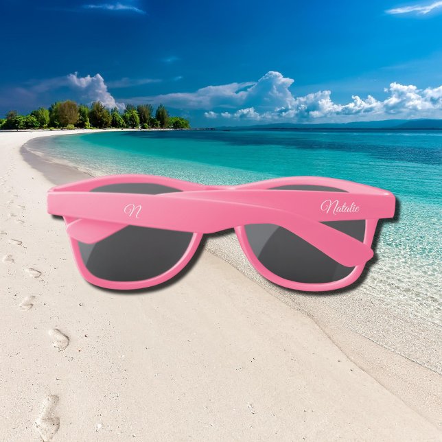 mit Monogramm Sonnenbrille in rosa Vollfarbe (Von Creator hochgeladen)