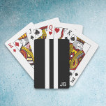 Mit Monogramm Spielkarten für Männer, schwarz und<br><div class="desc">Finden Sie Männer, die Karten spielen auf Ihrer Liste zu tun? Nun, markieren Sie Ihre Liste komplett mit diesen wunderbaren Männern spielen Karten! Mit einem schwarzen Hintergrund mit weißen Rennstreifen ist dieses Design menschenfreundlich. Um das Design noch individueller zu gestalten, können die Karten mit Ihren beiden Initialen personalisiert werden. Ein...</div>