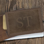 Mit Monogramm, Vintages, braunes Lederlook Trifold Geldbörse<br><div class="desc">Vintag verzweifeltes braunes Leder,  das für ihn eine Brieftasche sucht.           Persönlich mit Namensinitialen und Kontaktdaten auf beiden Seiten!          Es kann ein tolles Geschenk für Vater,  Großvater,  Ehemann oder besten Freund am Geburtstag,  Vatertag,  Weihnachten oder jeden anderen besondere Anlass sein.</div>
