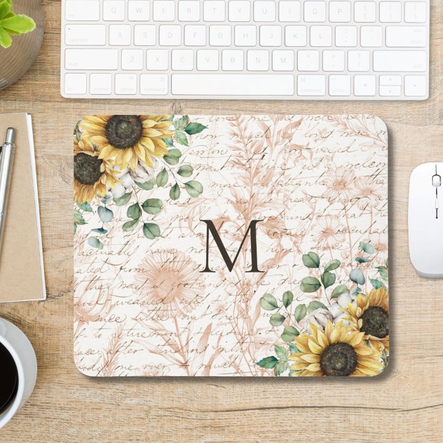 Mit Monogramm Vintages Sonnenblumendekoupage Mousepad (In situ on office desk)