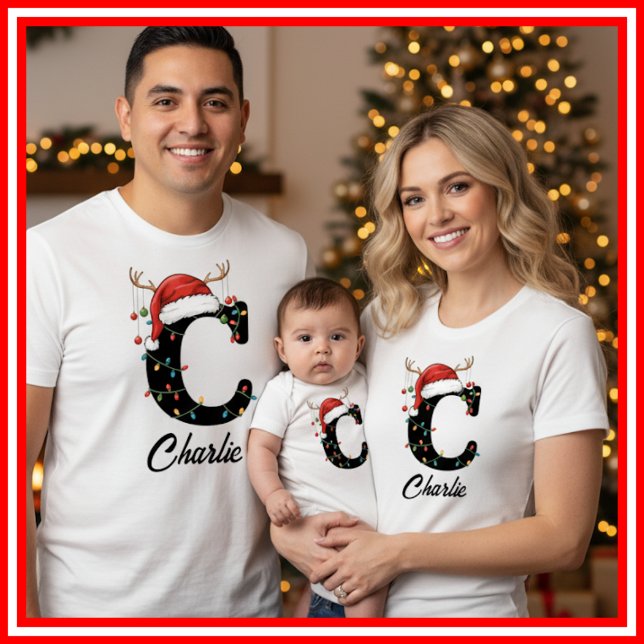 Mit Monogramm Weihnachtsantler-Weihnachtsmannmütze T-Shirt (Von Creator hochgeladen)