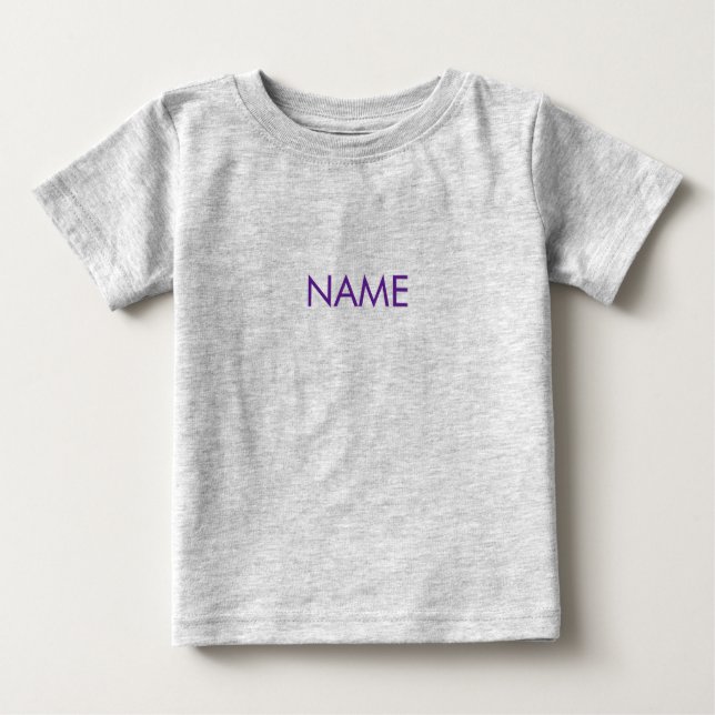 Mit Namen, minimalistischem lila Buchstaben anpass Baby T-shirt (Vorderseite)