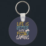 Mit Pizza und Gaming Video Game ist das Leben bess Schlüsselanhänger<br><div class="desc">Das Leben ist besser mit Pizza und Gaming. Ein lustiges und humorvolles Design für Gamer, Gamingfreaks und Nerd. Diese coole und phantastische Ware ist ideal für diejenigen, die Liebe spielen Videospiele und Pizza essen. Ideal, um den National Video Games Day zu feiern, während Sie Pizza auf dem Sofa essen. Großartiges...</div>