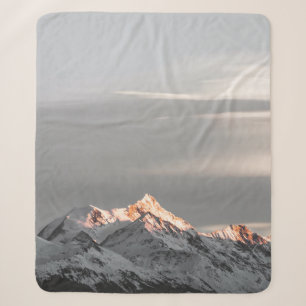 MIT SCHNEE BEDECKTE BERGE SHERPADECKE