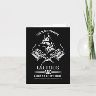 Mit Tattoos und den deutschen Hirten D ist das Leb Karte
