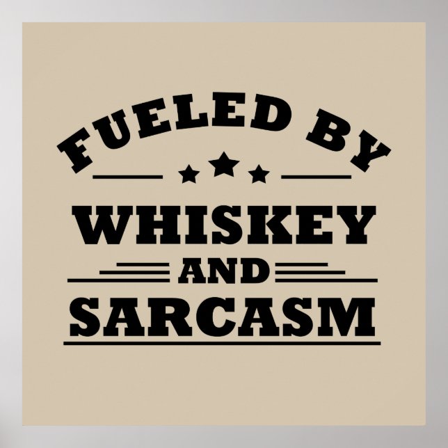 mit Whiskey und Sarkasmus betrieben Poster (Vorne)