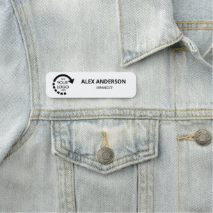 Mitarbeiter der Firma für benutzerdefinierte Logos Namensschild