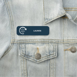 Mitarbeiter der Firma für benutzerdefinierte Logos Namensschild