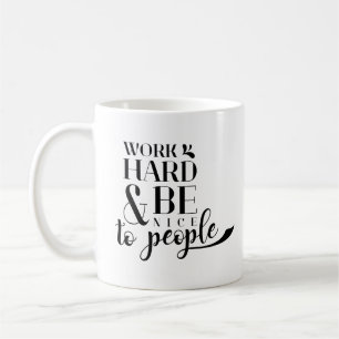 Mitarbeiter zitiert harte Arbeit u. ist Nizza zu Kaffeetasse