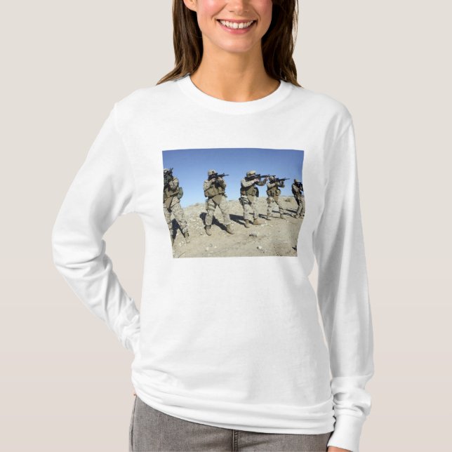 Mitglieder des militärischen Übergangsteams T-Shirt (Vorderseite)