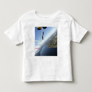 Mitglieder des US-Marine Parachute-Teams Kleinkind T-shirt