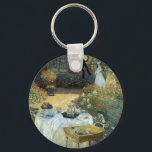 Mittagessen von Claude Monet, Vintager Impressioni Schlüsselanhänger<br><div class="desc">Das Luncheon (1876) von Claude Monet ist ein Vintager Impressionismus, ein Kunstgemälde mit einem Picknick im Garten im Frühjahr und einem Nachmittagstee. Ein Kind spielt leise mit Spielzeug auf dem Boden. Über den Künstler: Claude Monet (1840-1926) war Gründer der französischen impressionistischen Malerei, wobei die meisten seiner Gemälde "en plein air"...</div>