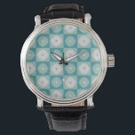 Mitte- des Jahrhundertsmoderne geometrische Armbanduhr<br><div class="desc">Diese Mitte- des Jahrhundertsmoderne geometrische Blumen-Uhr ist ein modernes Nehmen der Mitte des Jahrhunderts auf Botanik! Dieses wunderliche Aqua und aquamarine Schachbrettentwurf hat wechselnde Mod-Blumen von Aqua und tauchte Grau auf jedem Quadrat. Die grauen Blumen der Taube haben quadratische dunklere graue Mitten und die Aqua-Blumen haben Taubengraumitten. Es erinnert Sie...</div>