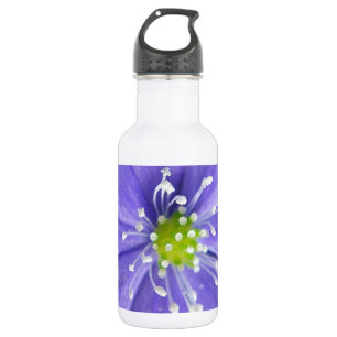 Mitte einer blauen Blume mit weißen Briefmarke Edelstahlflasche