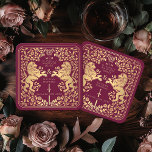 Mittelalterliche Hochzeit von Red Royal Lion Rechteckiger Pappuntersetzer<br><div class="desc">Fügen Sie Ihrem Tischfußball königlichen Charme hinzu! Diese individuellen Untersetzer zeichnen sich durch ein majestätisches Löwen- und Blumendesign mit Ihren Namen und Monogramm aus, alle in luxuriösem Gold vor einem roten Hintergrund. Ideal für eine mittelalterliche Fantasy-Feier mit zeitloser Eleganz! Das Gold in diesem Artikel ist NICHT reale Folie und wird...</div>