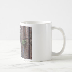 Mittelalterliche italienische Straßen-Schriftkunst Kaffeetasse