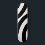 Mittelalterliche moderne Abstrakte Arkaden Schwarz Skateboard<br><div class="desc">Moderne Abstrakte Regenbogenbögen - Geometrisches Retrodesign - Schwarz und Cremeweiß</div>