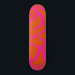 Mittelalterliche moderne Abstrakte Linien Orange u Skateboard<br><div class="desc">Abstrakte Pinselstriche - abstrakte Formen in gebranntem Orange und heißem Rosa.</div>