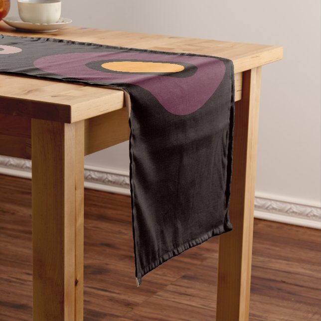 Mittelalterliche, moderne Herbstgeometrie Kurzer Tischläufer (Beispiel)